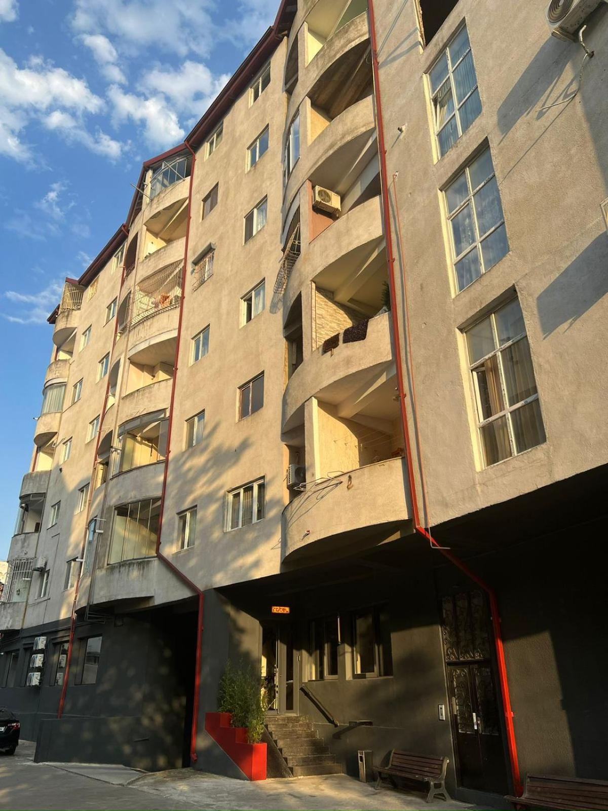 Rotel Koetaisi Buitenkant foto